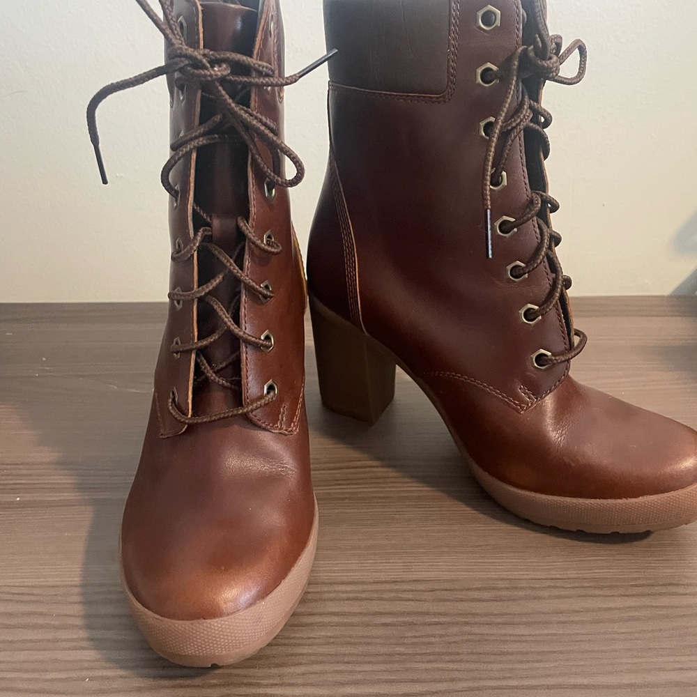 Timberland woman's camdale chunky heel boots.